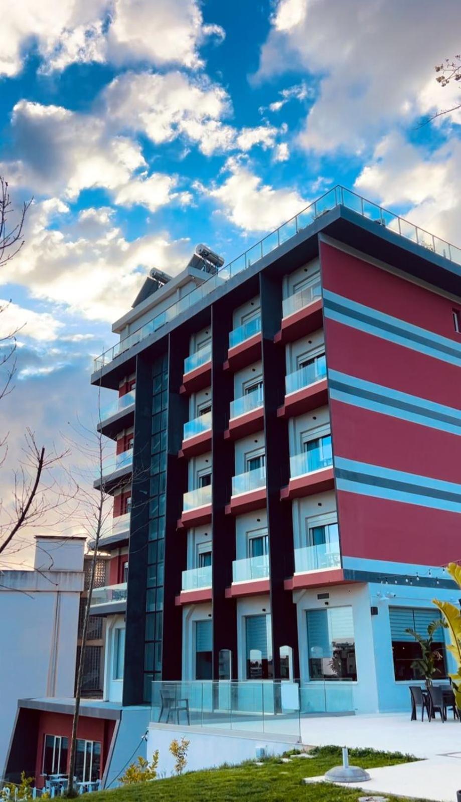 Olivia'S Hill Resort Kryemedhej Exterior photo